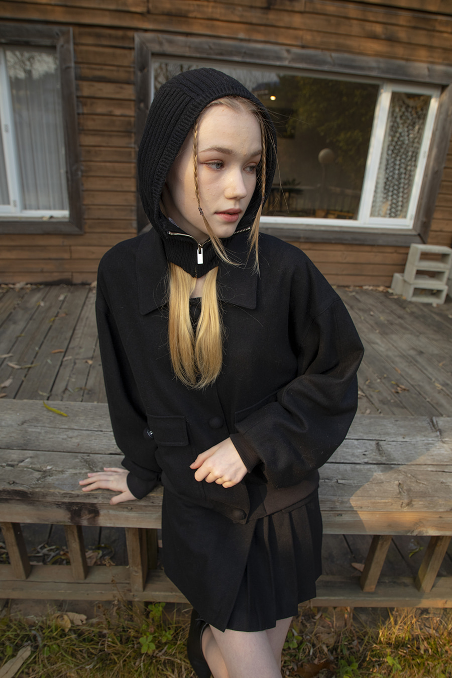 Wool half pleated skirt with belt-Black