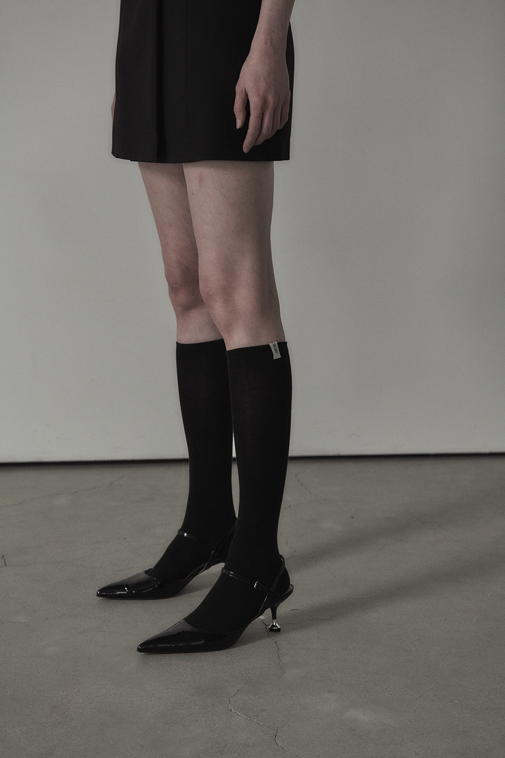 [더현대 서울 선오픈] Logo labeled knee socks - Black,Grey,White
