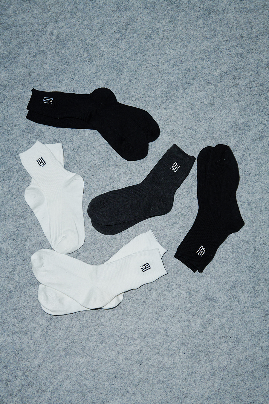 [3/31 예약 발송] Logo embroidery socks